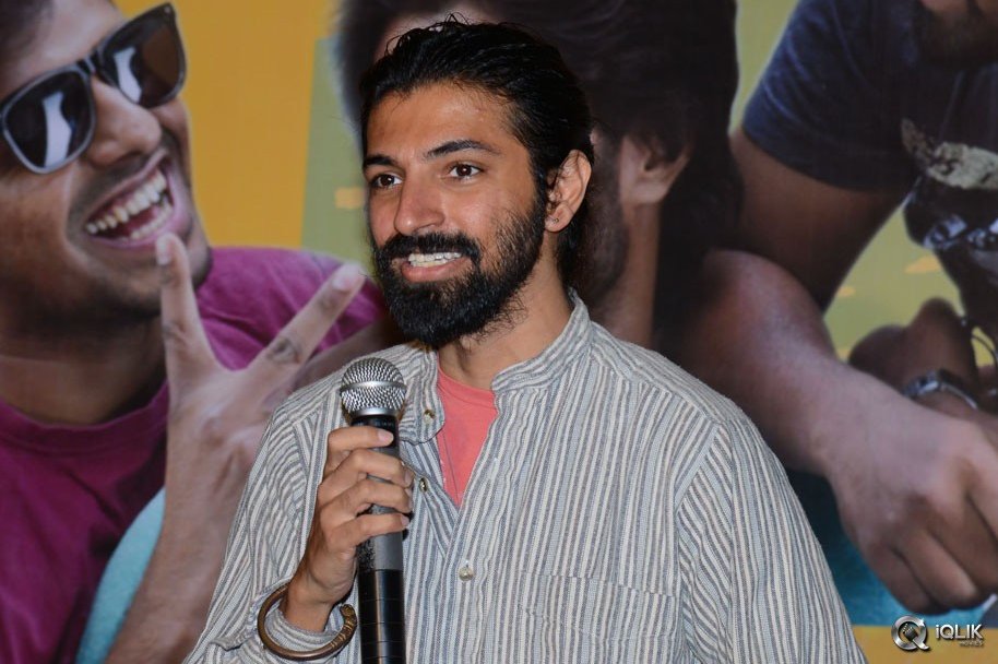 Pelli-Chupulu-Movie-Abhinandhana-Sabha